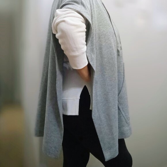 DKNY Active Gray Fleece Lady Liberty Hooded Poncho Topper. Plus Size 3X - Picture 3 of 9